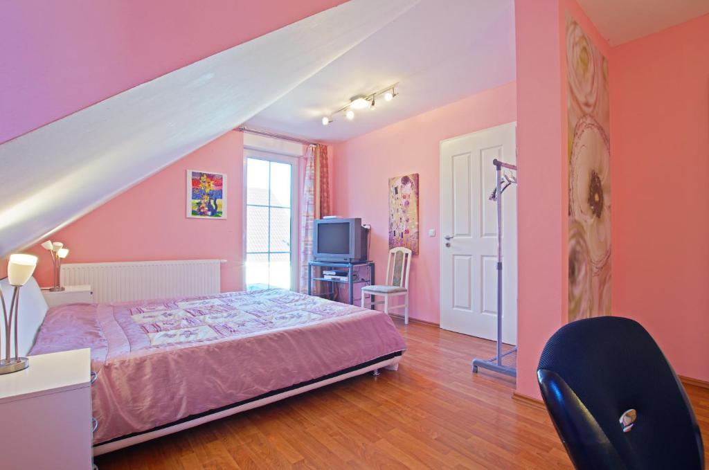 Private Rooms Near Exhibition Center Hannover Room photo