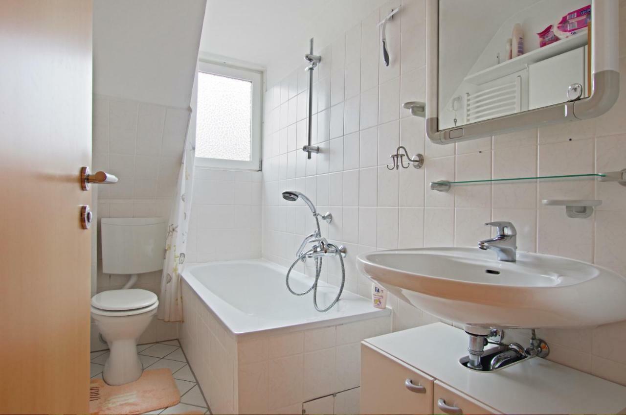 Private Rooms Near Exhibition Center Hannover Exterior photo