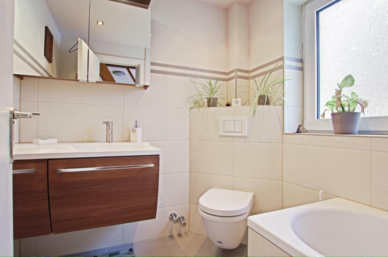 Private Rooms Near Exhibition Center Hannover Exterior photo