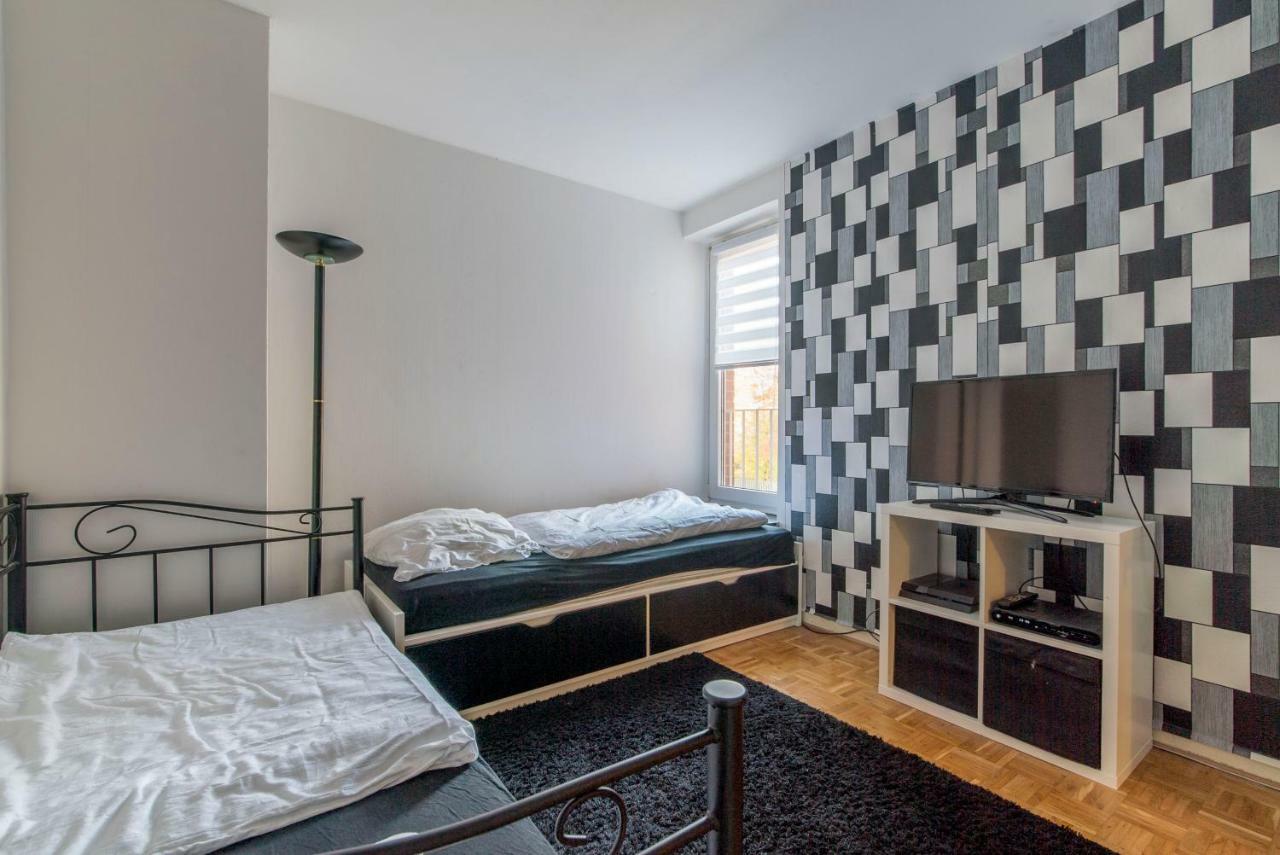 Private Rooms Near Exhibition Center Hannover Exterior photo