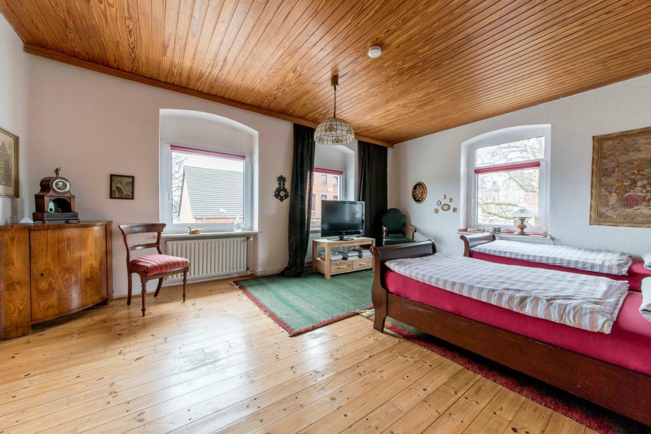 Private Rooms Near Exhibition Center Hannover Exterior photo